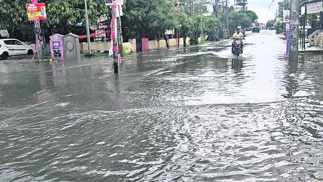 రెండో రోజూ దంచికొట్టిన వాన1