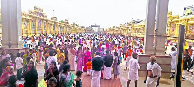 శ్రీశైల దేవస్థానానికి రూ.5లక్షల విరాళం 2