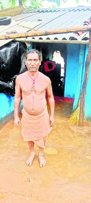 గొంతు కోసుకున్న ఏఎస్‌ఐ 
2