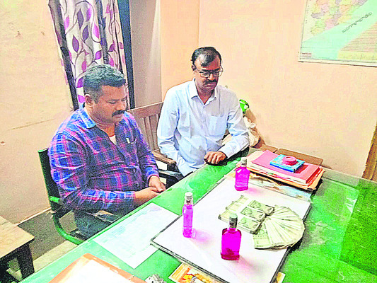 లంచగొండి ఇన్స్పెక్టర్ ఆటకట్టు 1