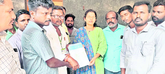 రేషన్ బండ్లను కొనసాగించాలని నిరసన 1