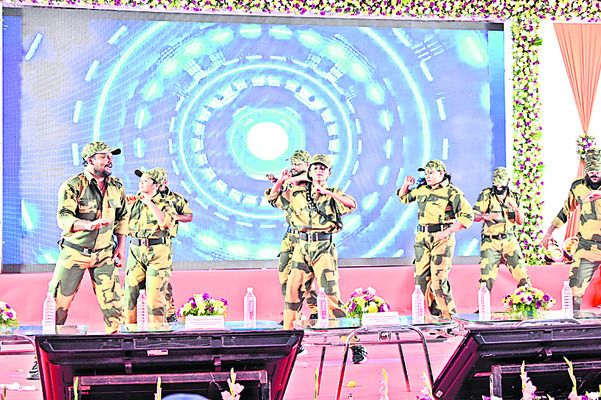 అత్యాధునిక సౌకర్యాలతో రైల్వేస్టేషన్లు1