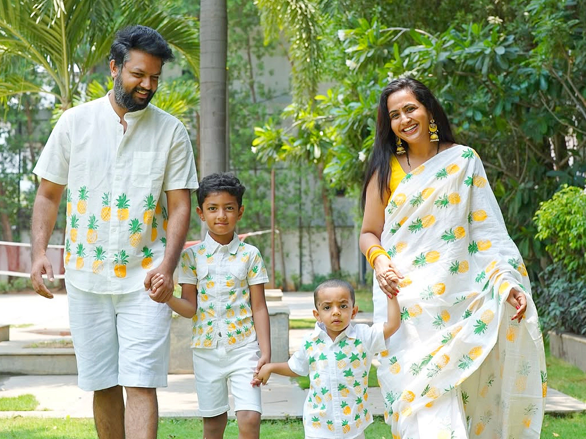 Anchor Lasya Shares Latest family Pictures on Social Media 11