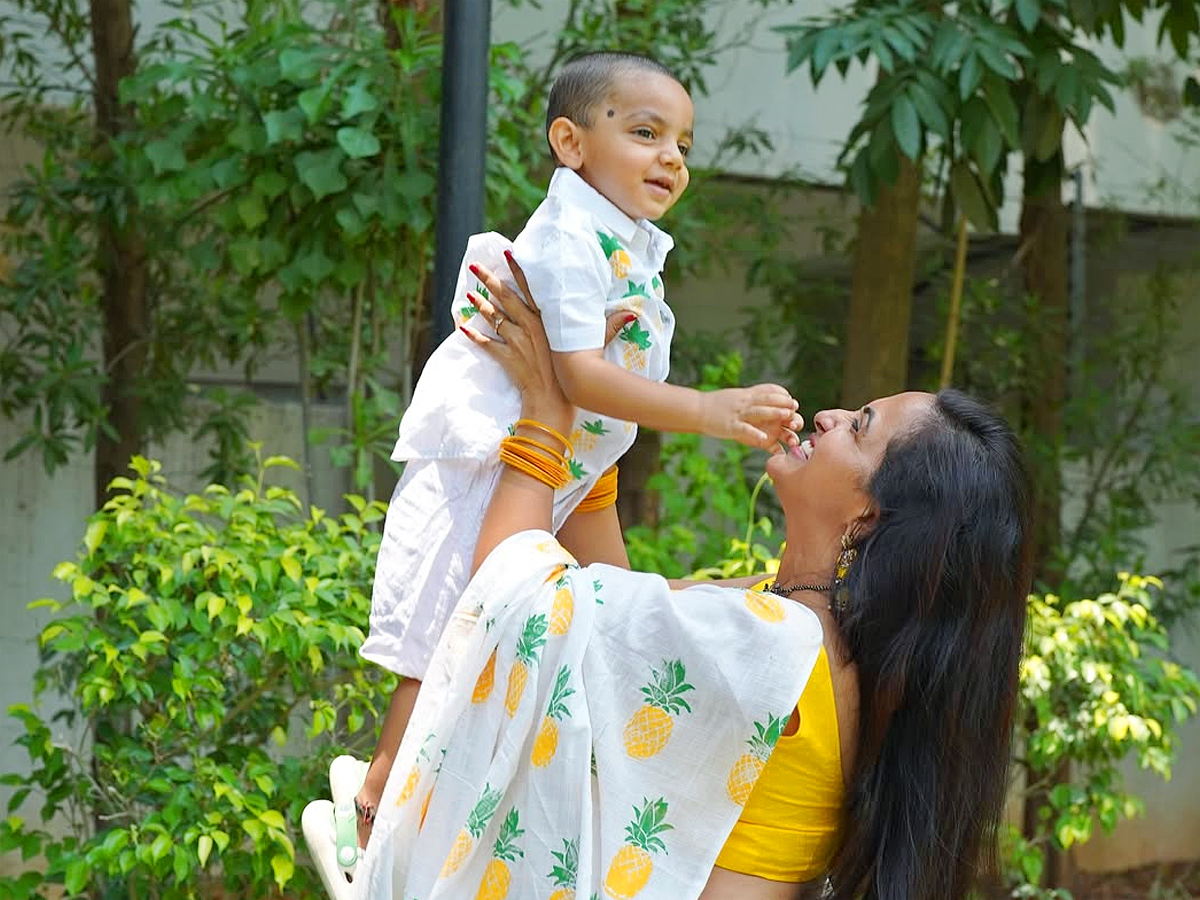 Anchor Lasya Shares Latest family Pictures on Social Media 3