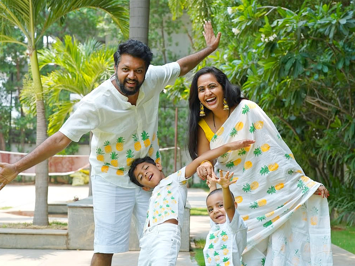 Anchor Lasya Shares Latest family Pictures on Social Media 1