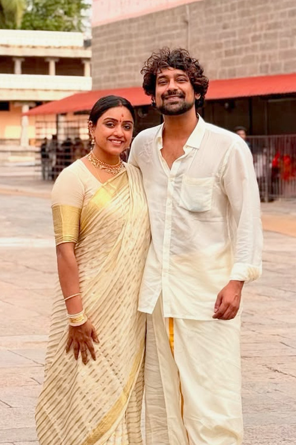 Hero Varun Sandesh Wife Vithika Sheru Visited Arunachalam Temple Photos4