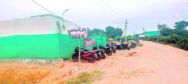 తమ్ముళ్లకు కాసులు.. కూలుతున్న కాపురాలు1