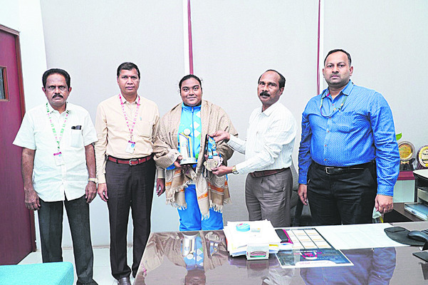 పవర్ లిఫ్టింగ్లో క్రీడా రత్నం 1
