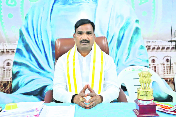 నిధుల్లేక.. పనులు పట్టాలెక్కక..1