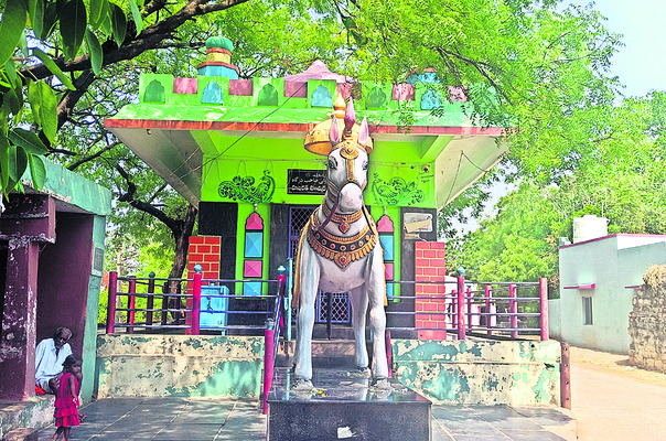 ● మరువపల్లిలో వంద మందికి పైగా ఆ పేర్లతోనే.. ● గ్రామమంతా1