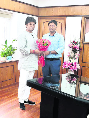 జెన్కో సీఈవో హరీశ్తో ఎమ్మెల్యే ఠాకూర్ భేటీ
3