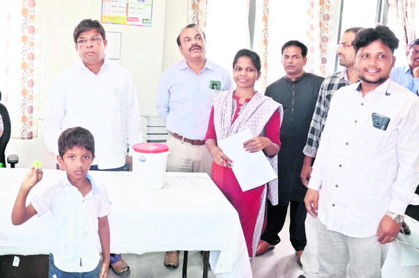 లాటరీ విధానంలో ఎంపిక 
1