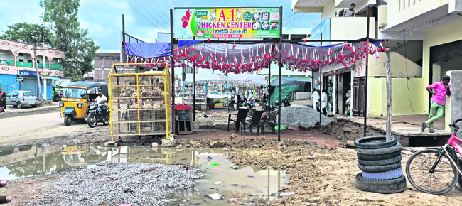 ఆర్అండ్బీ రోడ్డు, డ్రెయినేజీ ఆక్రమణ 1