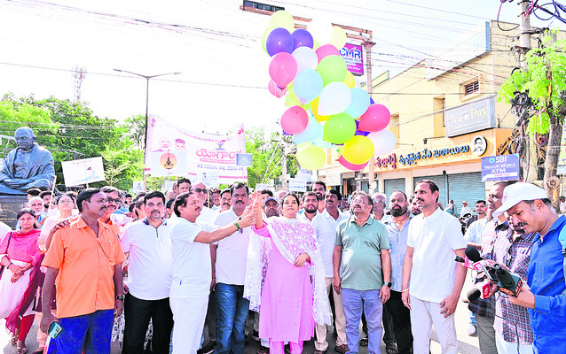 యోగాంధ్రలో ప్రజలు భాగస్వాములు కావాలి1