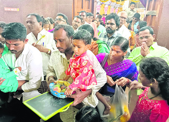 బాసరకు పోటెత్తిన భక్తులు1