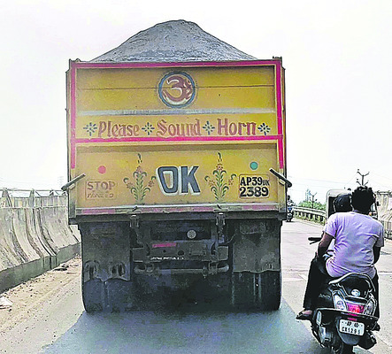 ప్రాణాంతకంగా బూడిద రవాణా 1