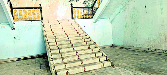 బృందావన ప్యాలెస్‌లో చోరీ1