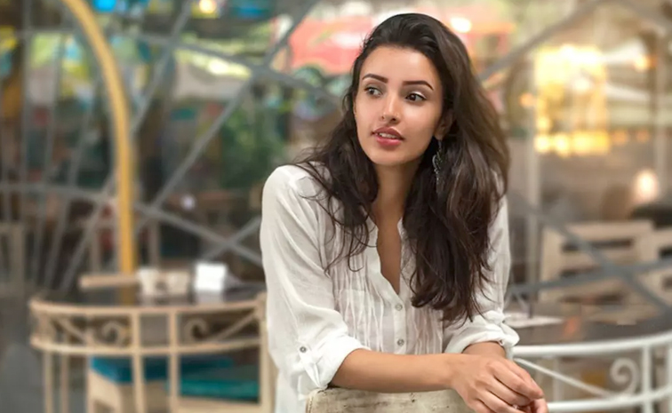 Have you seen the photos of This beauty who got A lucky chance to be paired with Prabhas?3