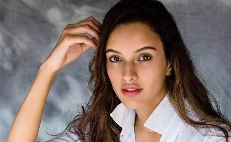 Have you seen the photos of This beauty who got A lucky chance to be paired with Prabhas?5