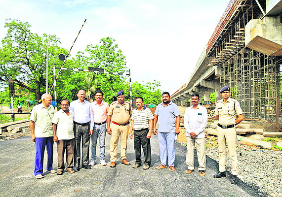 రోడ్డు సదుపాయం కల్పించాలి
1