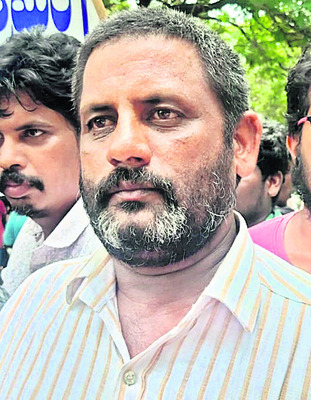 వాహనాలు కొనసాగించాలి
2