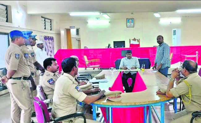 గుర్తింపు లేని పాఠశాలలపై చర్యలు
2