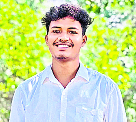 డిగ్రీ ఫలితాల్లో నర్సీపట్నం విద్యార్థులకు ఫస్ట్, సెకండ1