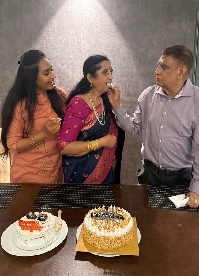 Actress Laya celebrates her mother's birthday Photos5
