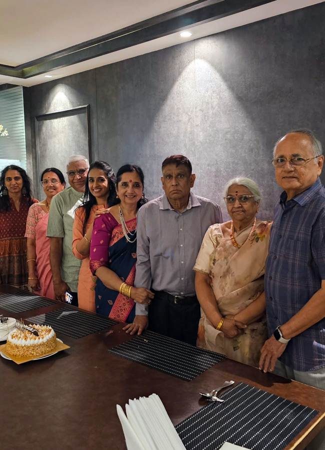 Actress Laya celebrates her mother's birthday Photos8