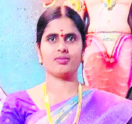 కుట్టేస్తున్నారు1