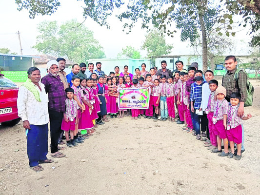 ప్రభుత్వ బడికోసం ఏకమైన ఊరు 1
