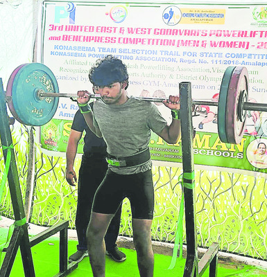 బరువులెత్తారు.. సత్తా చాటారు1