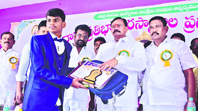 ఘనంగా కనకదాస పురస్కారాల ప్రదానం1