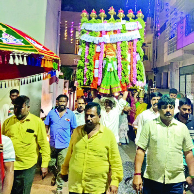 ద్రౌపదాంబకు విశేష పూజలు 3