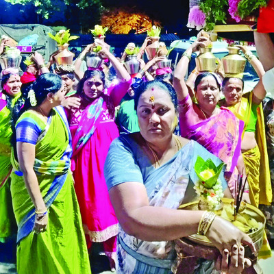ద్రౌపదాంబకు విశేష పూజలు 1