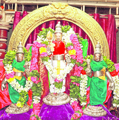 భక్తులతో పోటెత్తిన తిరుత్తణి 1