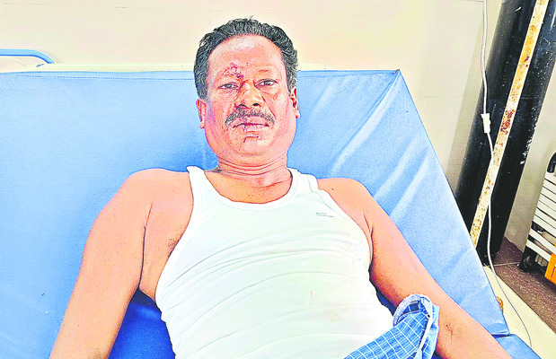 టీడీపీ వర్గీయుల బాహాబాహీ.. 1
