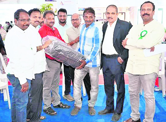 టీడీపీ నాయకుడిపై  పోలీసులకు ఫిర్యాదు 2
