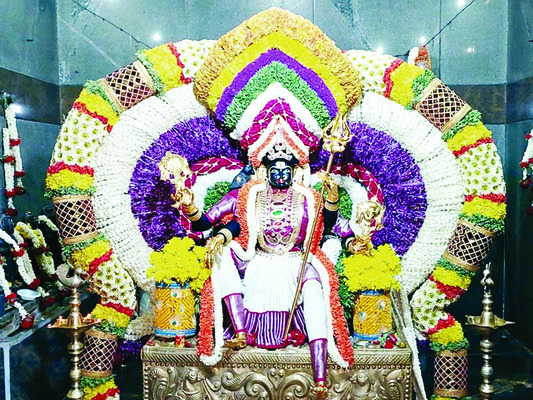ద్రౌపదాంబకు విశేష పూజలు 2