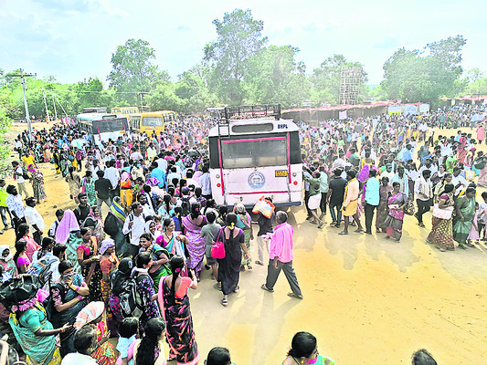 త్రివేణి సంగమం.. జనసంద్రం1