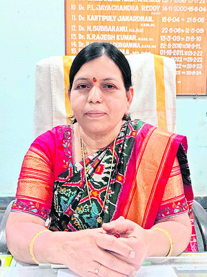 టీచర్లు నష్టపోకుండా బదిలీలు..
4