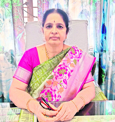 టీచర్లు నష్టపోకుండా బదిలీలు..
5