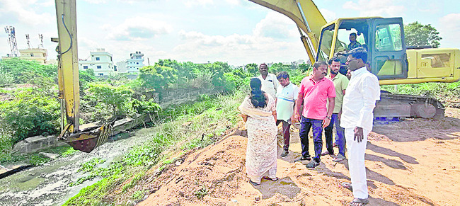 రిజిస్ట్రార్‌ ప్రత్యేక పూజలు 2