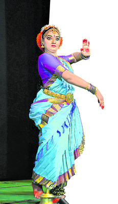 ఆంధ్రనాట్యం అద్భుతః 1
