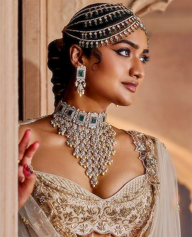 Anaganaga Movie Actress Kajal Chaudhary HD Photos8