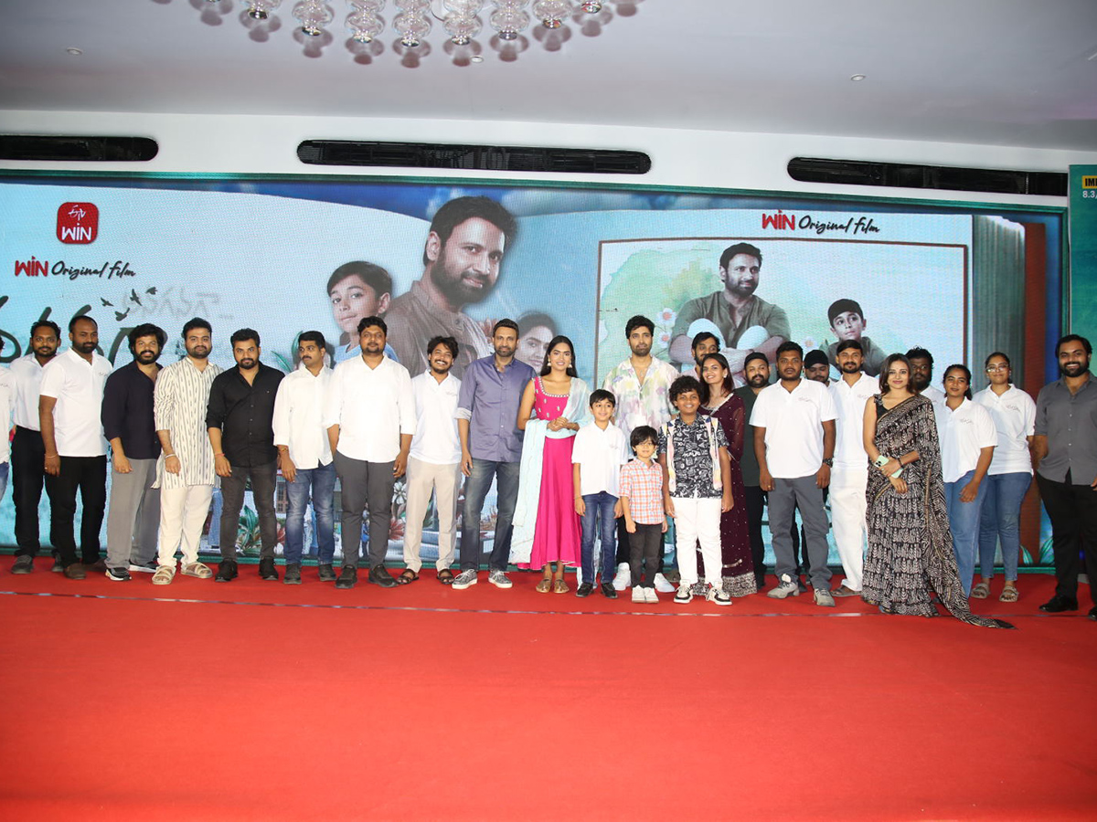 Anaganaga Movie Success Celebrations Photos7