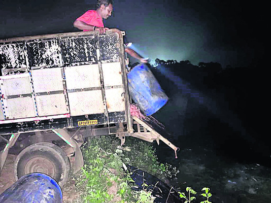 కోళ్ల వ్యర్థాలతో రూ.కోట్లు1