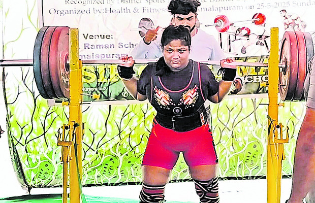 స్ట్రాంగ్మన్గా జగన్.. స్ట్రాంగ్ వుమన్గా వందన
1