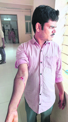 పిచ్చికుక్క స్వైర విహారం7