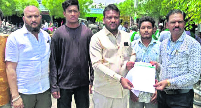 రాష్ట్రాభివృద్ధికి సీఎం బద్ధ వ్యతిరేకి 1